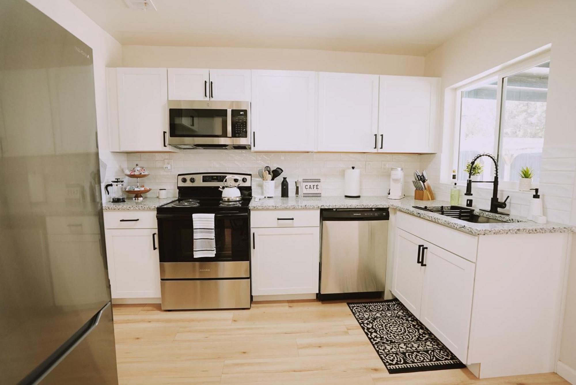 Centrally Located! Remodeled! Huge Backyard! The White House Albuquerque Exteriör bild