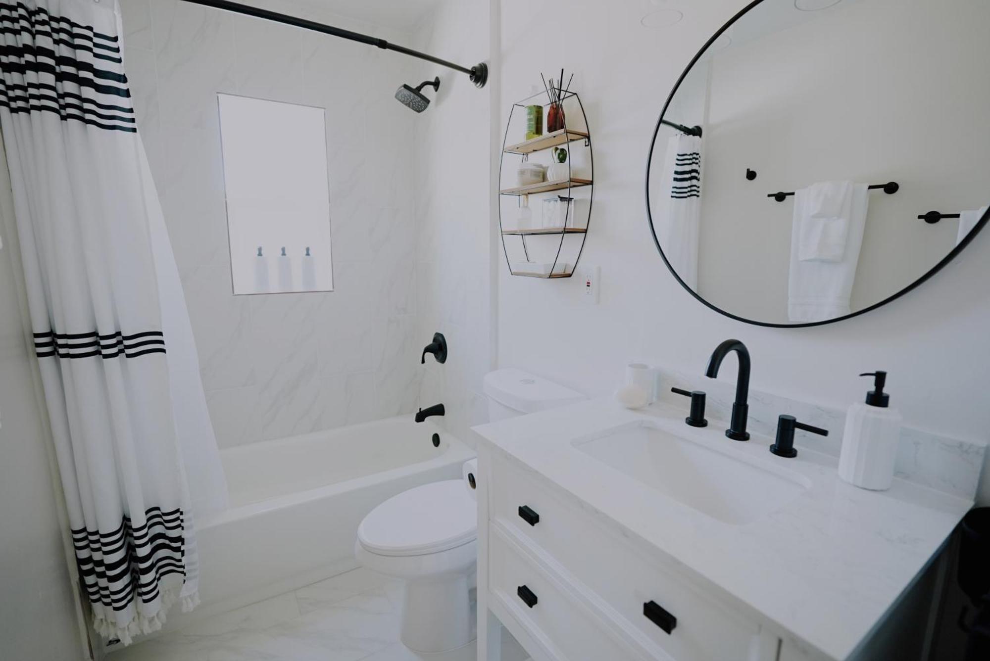 Centrally Located! Remodeled! Huge Backyard! The White House Albuquerque Exteriör bild