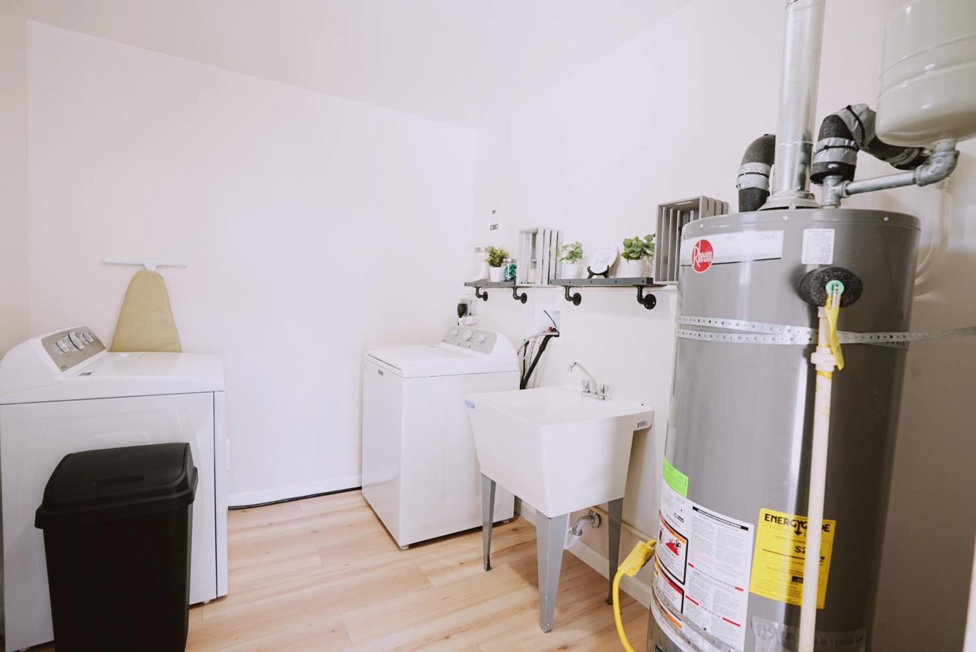Centrally Located! Remodeled! Huge Backyard! The White House Albuquerque Exteriör bild