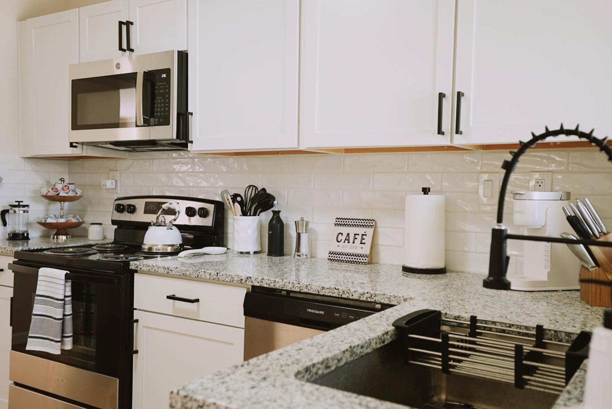 Centrally Located! Remodeled! Huge Backyard! The White House Albuquerque Exteriör bild