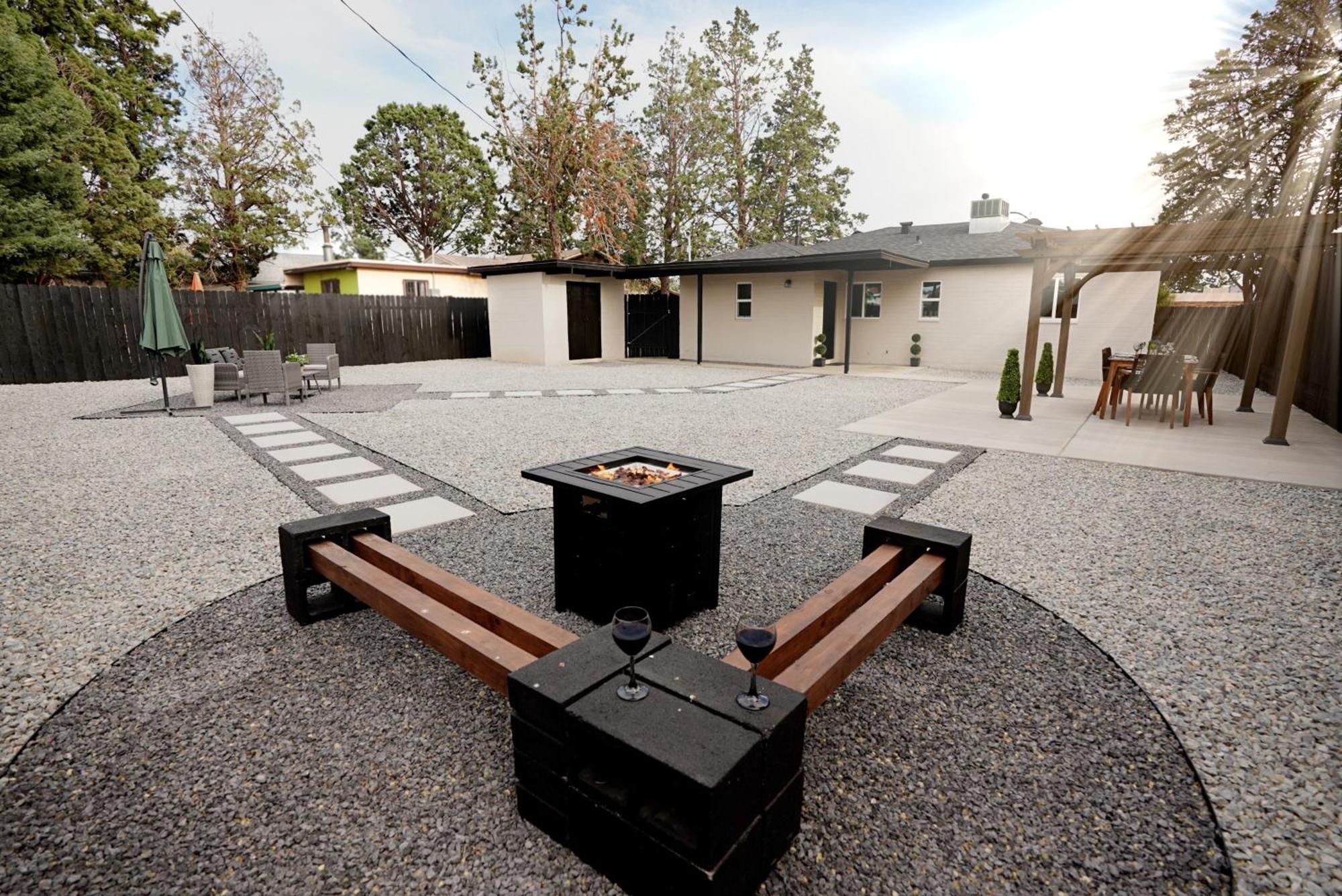 Centrally Located! Remodeled! Huge Backyard! The White House Albuquerque Exteriör bild