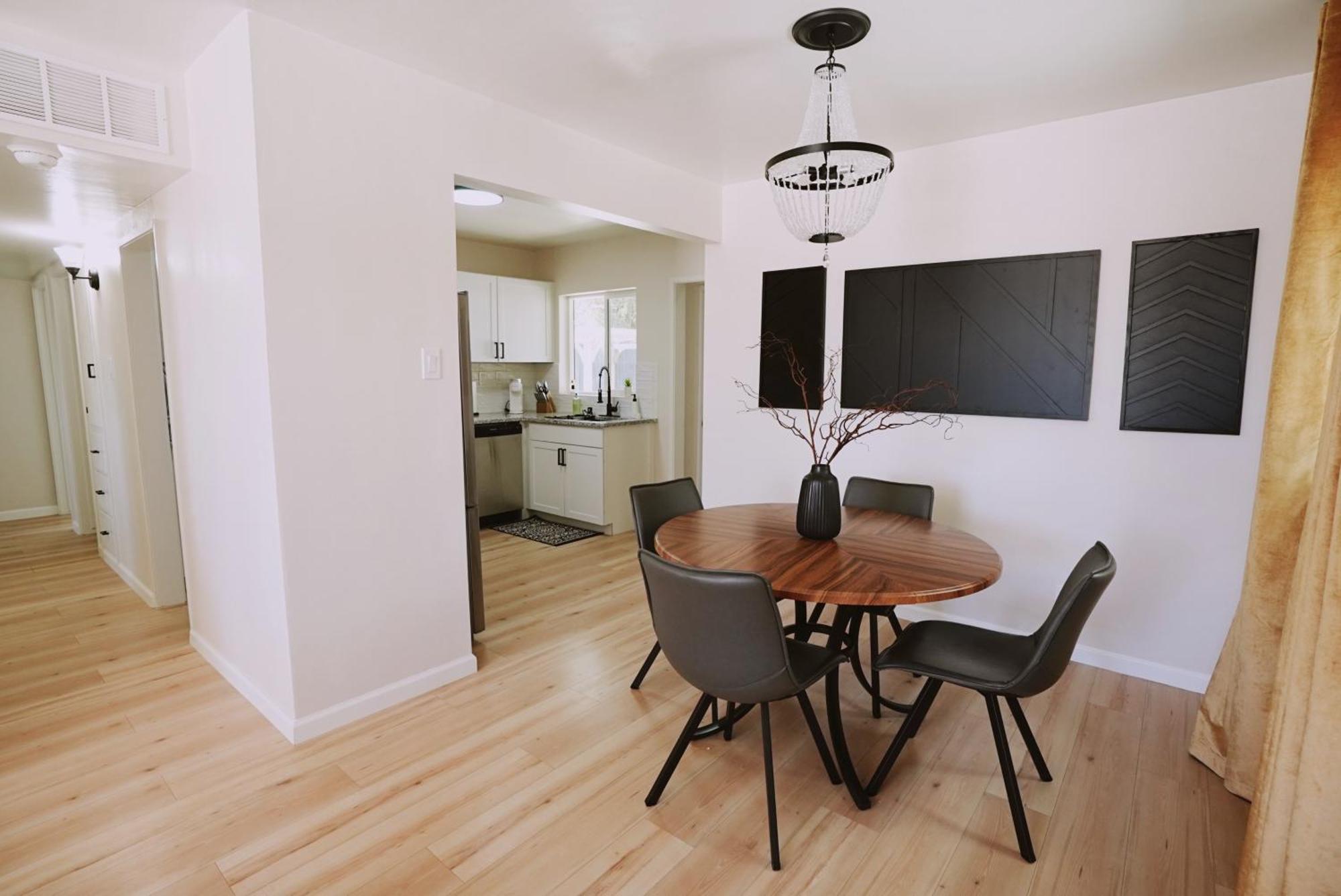 Centrally Located! Remodeled! Huge Backyard! The White House Albuquerque Exteriör bild