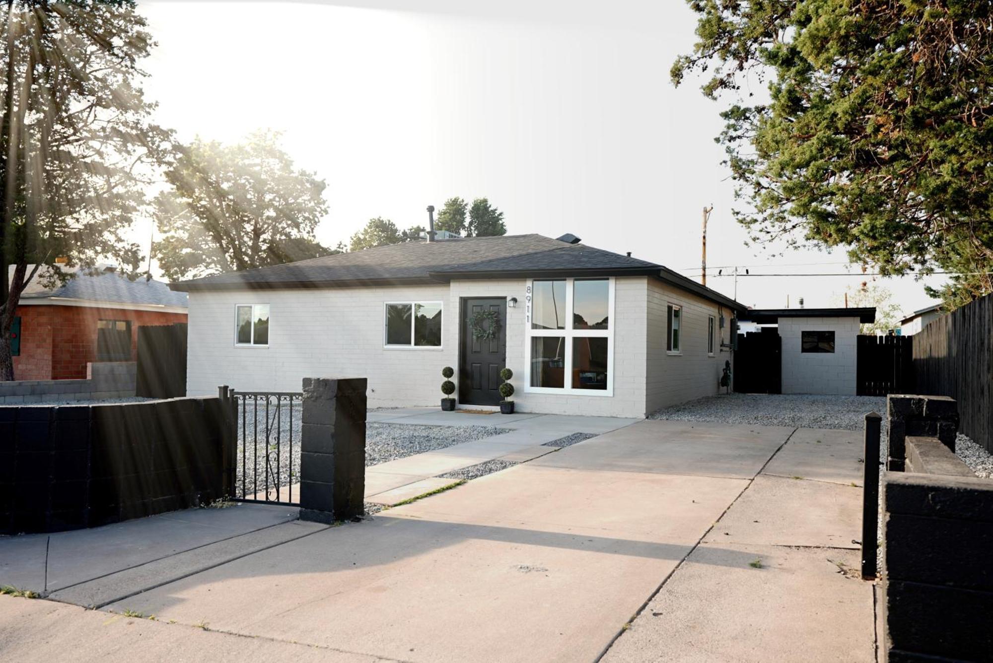 Centrally Located! Remodeled! Huge Backyard! The White House Albuquerque Exteriör bild